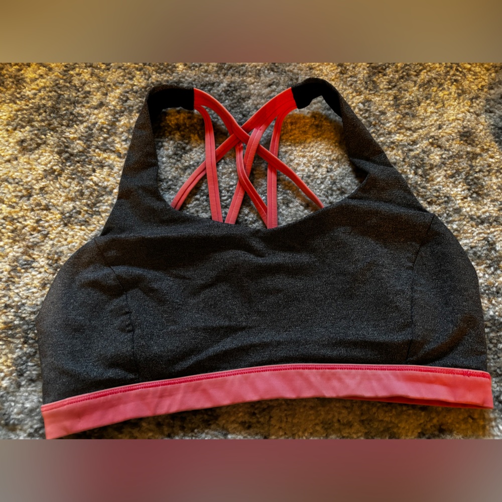 Lululemon Bundle of 2 Free to be Serene bras White and Grey and pink Size: 8 - Picture 5 of 7